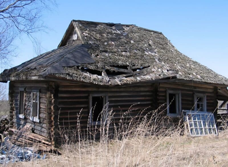 Eerie Noises Lead Police to Shocking Discovery in Abandoned House