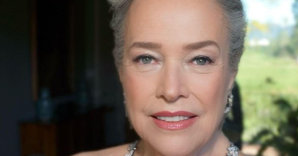 Recognize her?: 77-Year-Old Hollywood Legend Turns Heads at the Golden Globes — Fans Say She’s Never Looked More Beautiful!