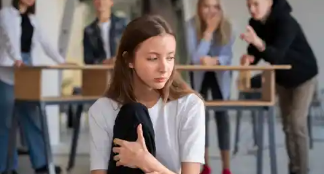 Years Later, My School Tormentor Walked Into the Restaurant Where I Work as a Waitress and Started Teasing Me – I Didn’t Even Have Time to Defend Myself Before Karma Struck Her