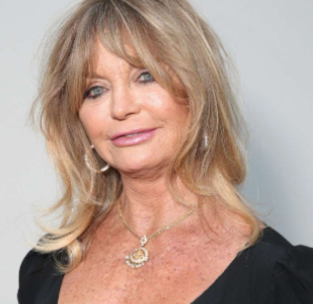 ATTENTION: What about expressions on the face? After a facelift, Hawn, 80, is no longer recognizable.