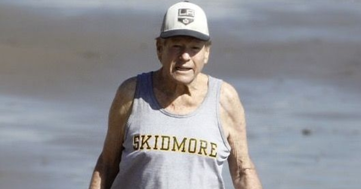 Unrecognizable!: Hollywood Legend Spotted in Rare Outing — Fans Are Stunned!