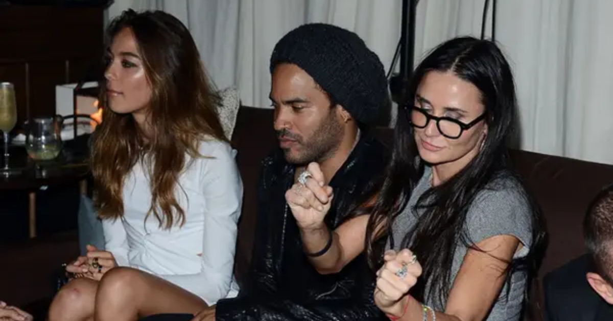 Hollywood Icon Spotted Looking Almost Unrecognizable!: Who Is She?