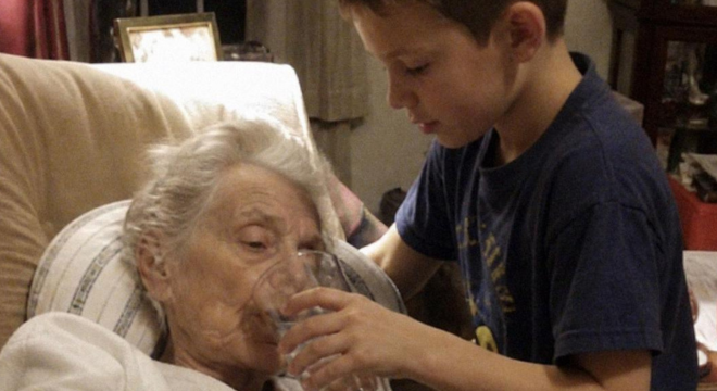 A Little Boy Took Care of His Sick Elderly Neighbor for 3 Years – One Day, He Found a Box from Her in His Yard