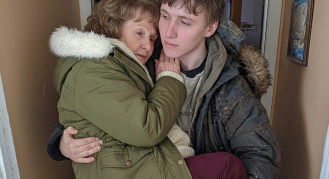 My Son Carried Home an Elderly Woman with Amnesia Who Was Freezing Outside