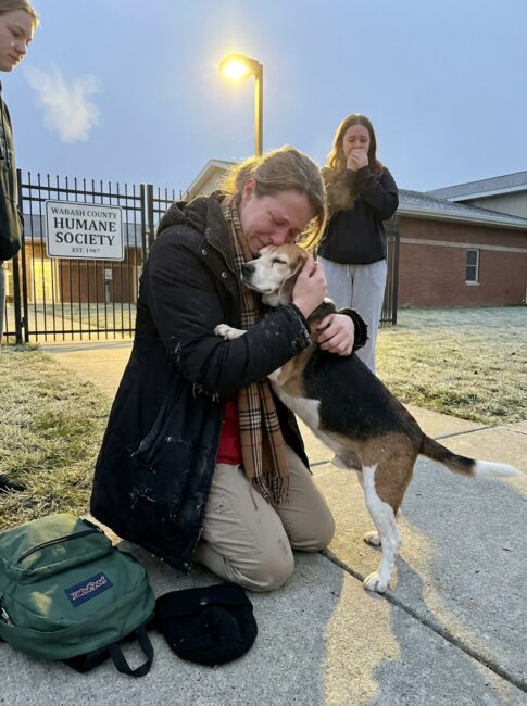 Part 2: I’m The Morning Shift Manager At A Small Animal Shelter In Rural Indiana — On A Monday Morning In February I Found A 12-Year-Old Beagle Tied To Our Gate With A Backpack. The Letter Inside The Backpack Made Me Sit Down On The Cold Concrete. Eight Months Later I Got A Phone Call I Was Not Expecting