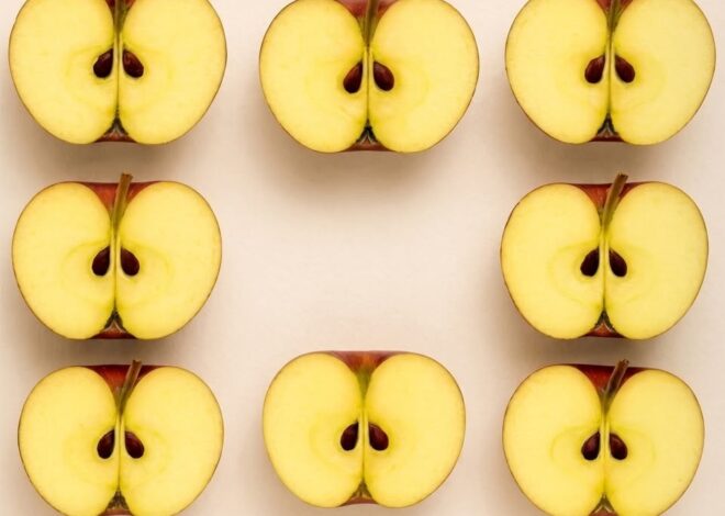 How many apples are in this image?