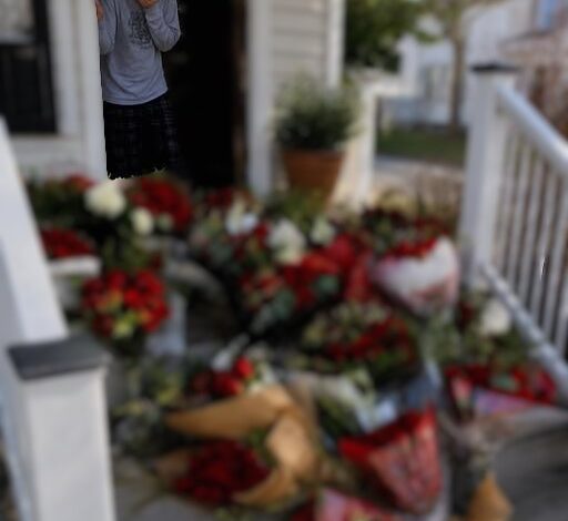 I Came Home From a Work Trip To Find 100 Roses Had Been Delivered to My Wife – Then I Saw the Note in One Bouquet