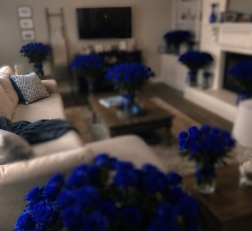 I Received 40 Blue Roses Every Day While My Husband Was Away on Business – The Number Made Me Call the Polic