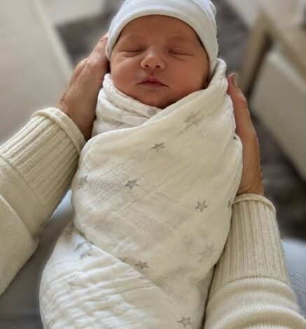 My Daughter-in-Law Never Let Anyone Help Bathe the Baby – Until One Night She Fell Asleep on the Couch