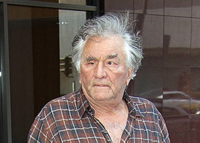 Rare Paparazzi Photo!: Beloved TV Legend Spotted Before His Passing in 2011!
