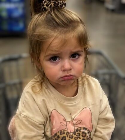 “Don’t Give Me Back, I’m Scared” A Little Girl Appeared in My Shopping Cart and Changed Everything —