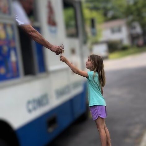 My Daughter Kept Getting Free Ice Cream from One Truck – Then the Driver Gave Her a Note and Said, ‘Make Sure Your Mom Reads This’