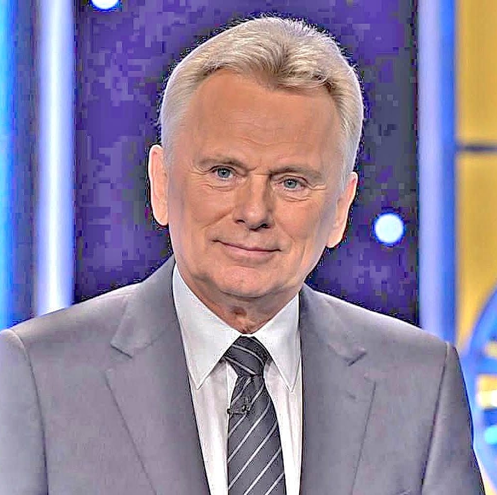 Vanna White bids an emotional farewell to Pat Sajak!