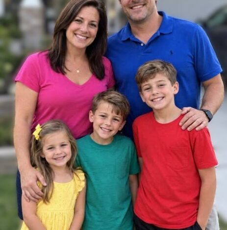 A Man Left His Wife for the Other Woman, Leaving Her to Raise Their Kids — Two Years Later, He Returned to Beg Her to Take Him In, but What He Saw at the Door Left Him Stunned
