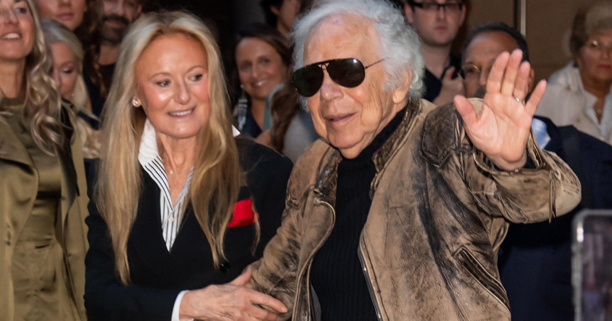 Fashion Dynasty Duo Captured on the Red Carpet in a Surprisingly Unrecognizable Photo: Can You Guess Who These Two Icons Are?